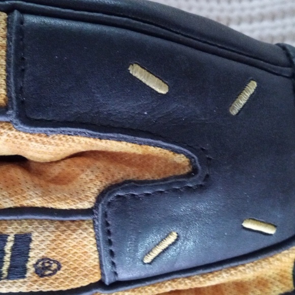 DeMarini Rouge Baseball Mitt - Picture 5 of 15